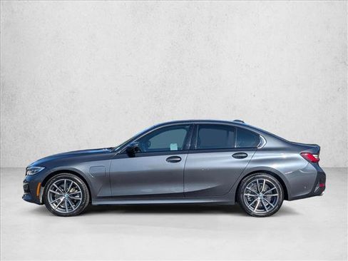 Used 2021 BMW 330e xDrive w/ Premium Package image 9