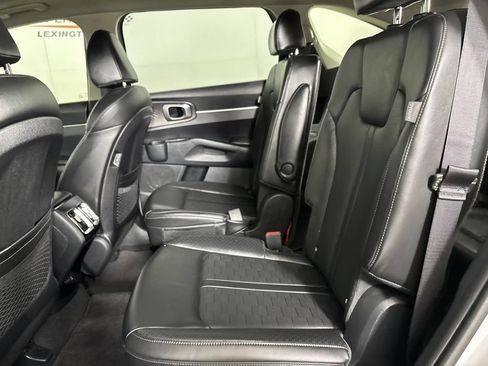 Used 2025 Kia Sorento EX w/ Panoramic Sunroof Package FWD image 25