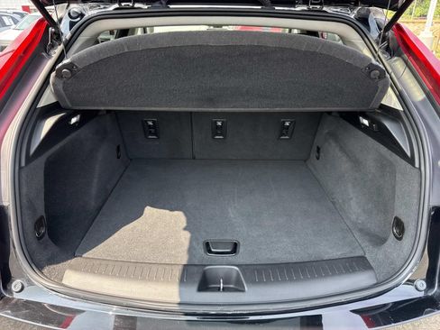 Used 2019 Cadillac XT4 Luxury w/ Cold Weather Package FWD image 27