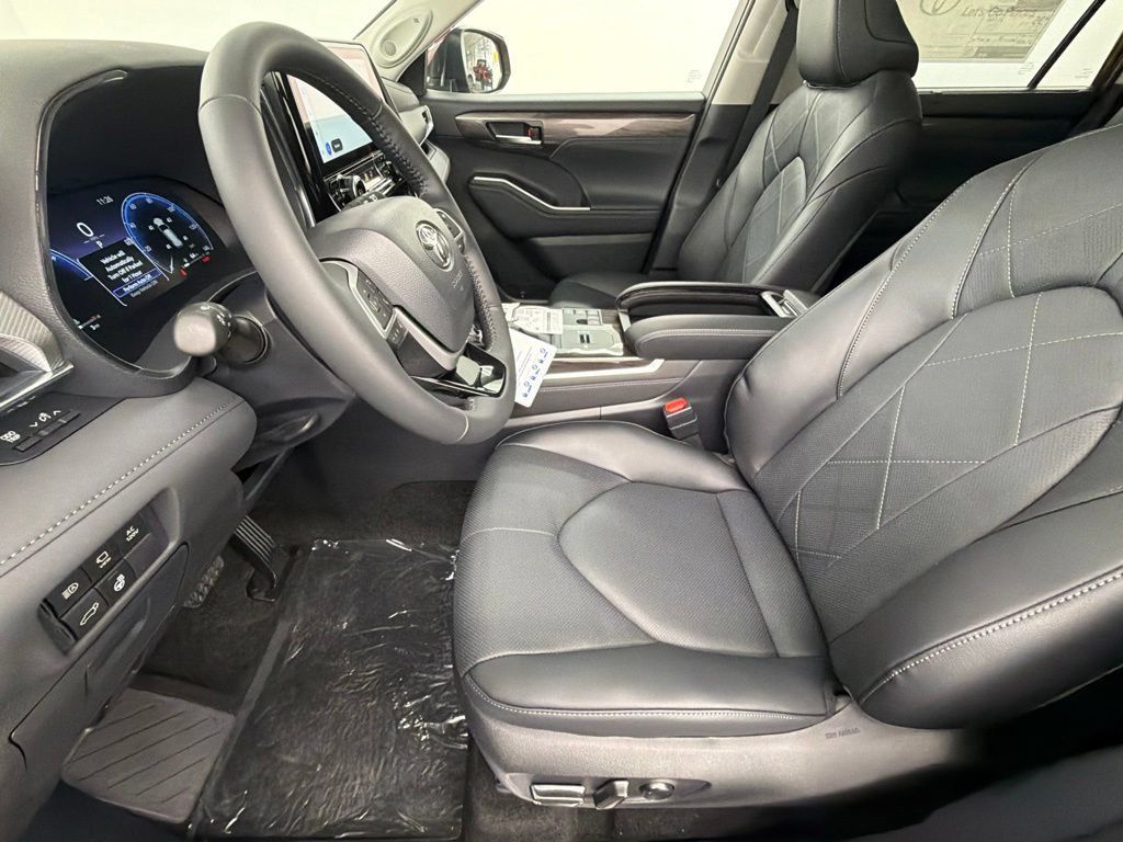 New 2026 Toyota Highlander Platinum AWD/4WD image 18