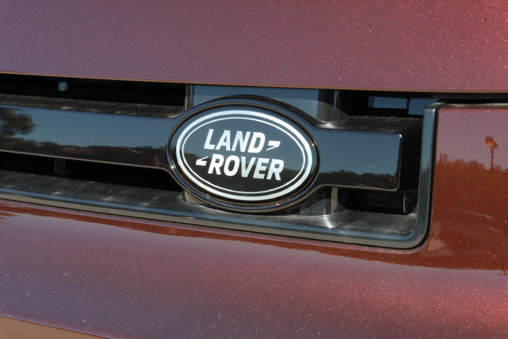 New 2026 Land Rover Defender 130 X-Dynamic SE AWD/4WD image 6