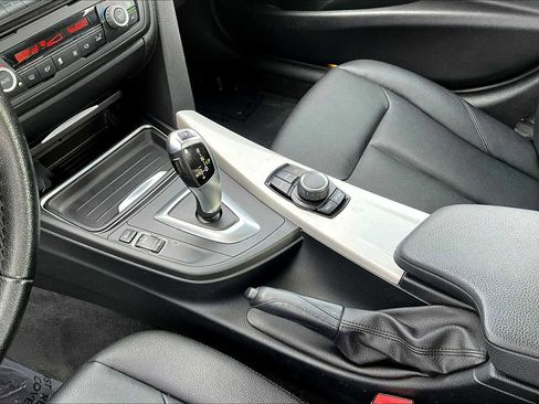 Used 2013 BMW 320i Sedan image 16
