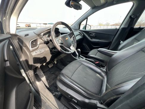 Used 2018 Chevrolet Trax LT w/ LT Convenience Package image 16