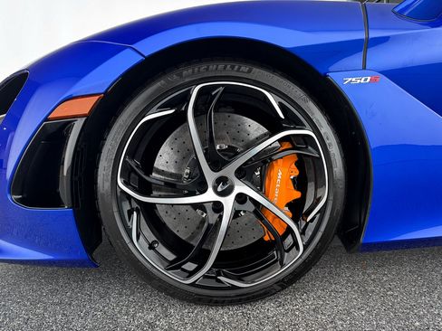 Used 2024 McLaren 750S Spider RWD image 15