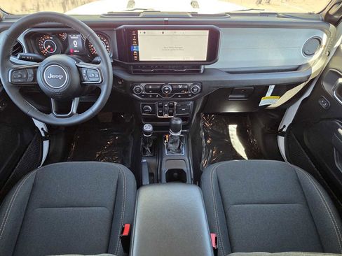 Used 2025 Jeep Gladiator Sport image 14