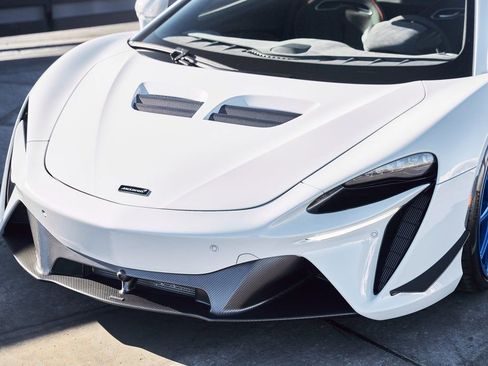 Used 2023 McLaren Artura RWD image 8