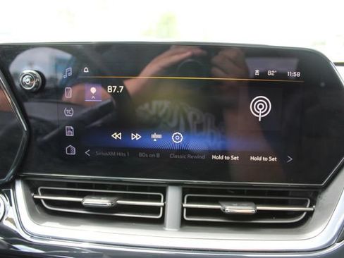Used 2024 Chevrolet Trax RS w/ Sunroof Package FWD image 23