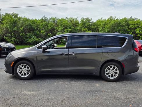 Used 2020 Chrysler Voyager LX FWD image 4