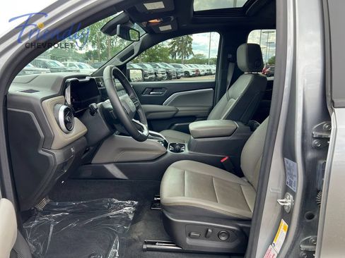 Used 2023 Chevrolet Colorado ZR2 w/ ZR2 Convenience Package III AWD/4WD image 13