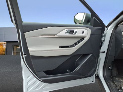 New 2026 Ford Explorer Active w/ Active Comfort Package AWD/4WD image 8
