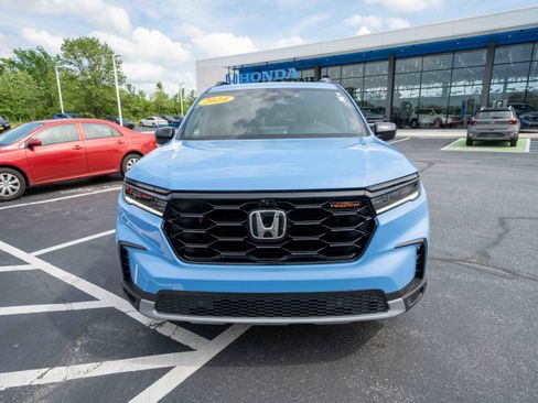 Used 2024 Honda Pilot TrailSport image 2