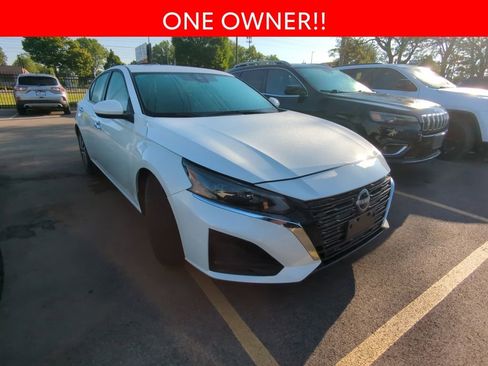 Used 2024 Nissan Altima 2.5 SV w/ SV Premium Package FWD image 3