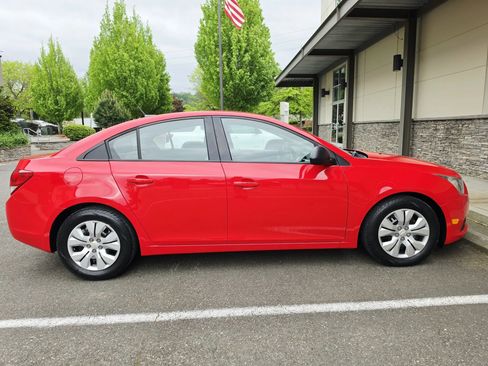 Used 2014 Chevrolet Cruze LS FWD image 6