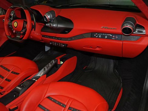 Used 2021 Ferrari F8 Tributo RWD image 11