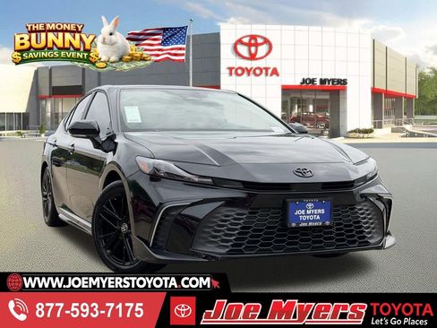 Used 2025 Toyota Camry SE w/ Convenience Package FWD image 1