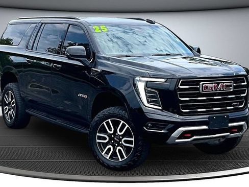 Used 2025 GMC Yukon XL AT4 AWD/4WD image 3