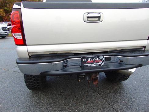 Used 2004 Chevrolet Silverado 2500 LT w/ Heavy-Duty Power Package image 31