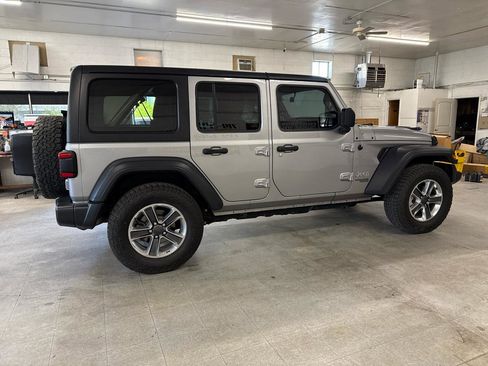 Used 2018 Jeep Wrangler Unlimited Sport S image 4