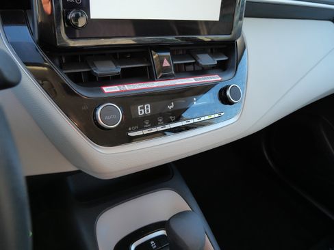 Certified 2025 Toyota Corolla LE FWD image 24