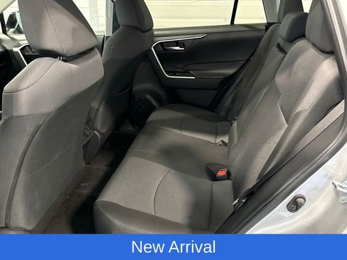 Used 2025 Toyota RAV4 XLE AWD/4WD image 9