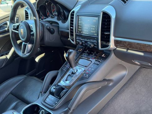 Used 2016 Porsche Cayenne image 9