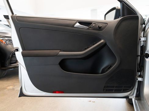 Used 2012 Volkswagen Jetta S FWD image 14