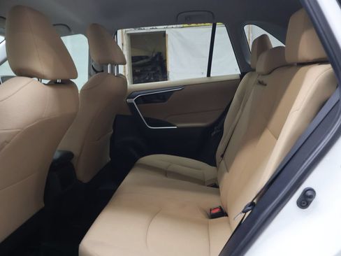 Used 2020 Toyota RAV4 LE FWD image 14