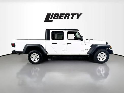 Used 2023 Jeep Gladiator Sport image 8