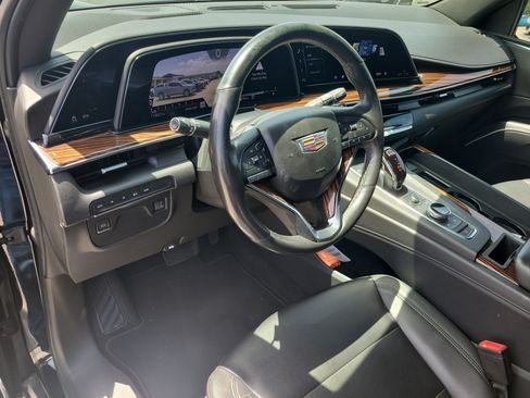 Used 2022 Cadillac Escalade Luxury AWD/4WD image 12