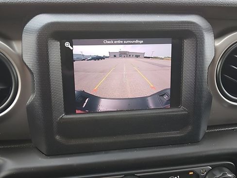 Used 2021 Jeep Gladiator Sport AWD/4WD image 12