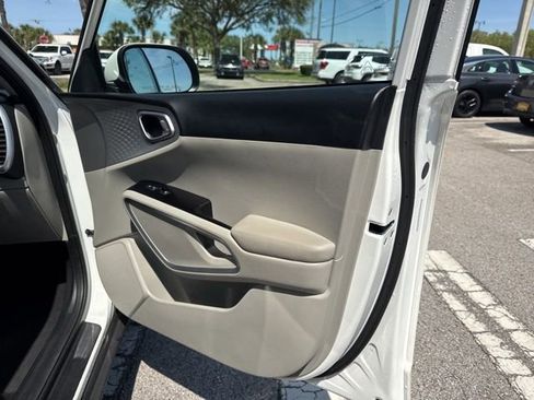 Used 2025 Kia Soul LX w/ LX Technology Package image 13