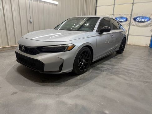 Used 2025 Honda Civic Sport image 3