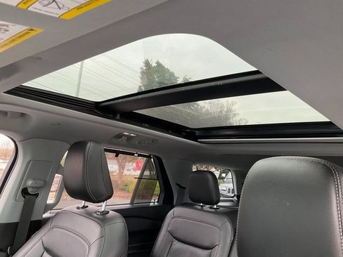 Used 2021 Ford Explorer Limited w/ Hybrid Equipment Group 310A image 9