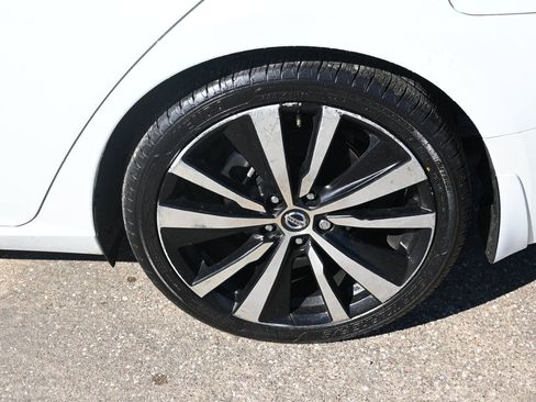 Used 2022 Nissan Altima 2.5 SR image 2