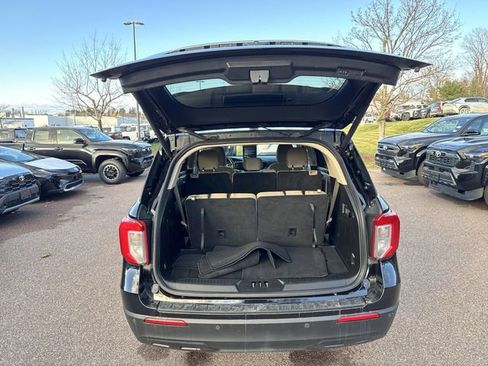 Used 2023 Ford Explorer XLT image 23