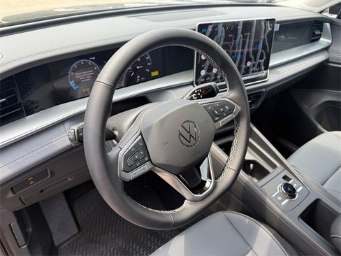 New 2025 Volkswagen Tiguan SE image 8