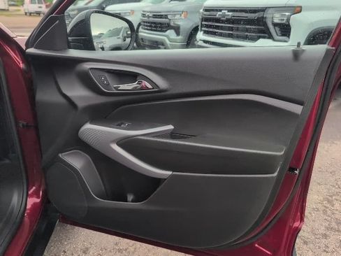 Used 2024 Chevrolet Trax RS FWD image 39