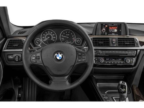 Used 2018 BMW 320i xDrive Sedan AWD/4WD image 10