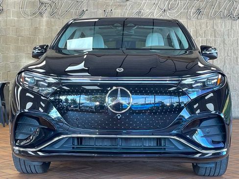 Used 2023 Mercedes-Benz EQS 580 4MATIC SUV image 3