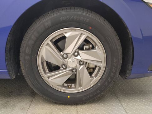 Used 2025 Hyundai Elantra SE FWD image 31