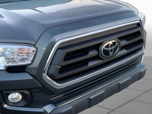 Used 2022 Toyota Tacoma SR5 AWD/4WD image 29