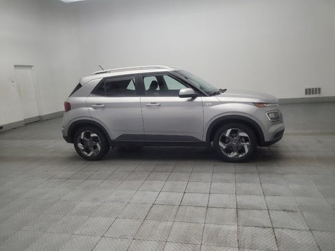Used 2023 Hyundai Venue SEL FWD image 11