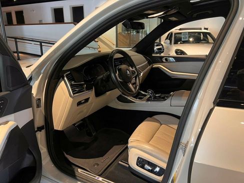 Used 2022 BMW X7 xDrive40i w/ M Sport Package AWD/4WD image 15