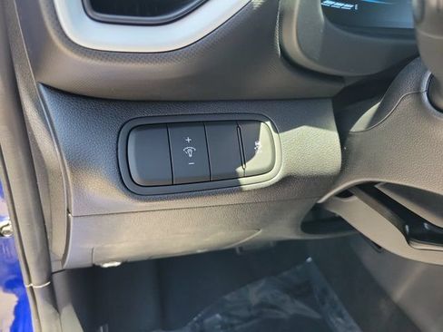 Certified 2023 Hyundai Venue Limited FWD image 17