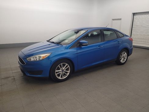 Used 2016 Ford Focus SE FWD image 2