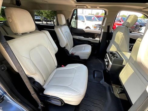 Used 2019 Ford Expedition Platinum image 30