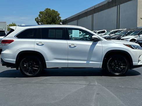 Used 2017 Toyota Highlander Limited AWD/4WD image 6
