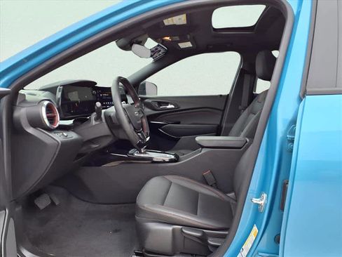 Used 2025 Chevrolet Trax RS w/ Sunroof Package image 15