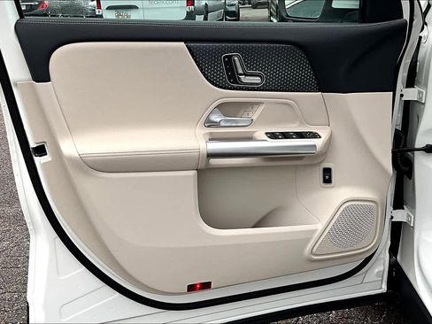 Used 2025 Mercedes-Benz GLA 250 4MATIC image 10