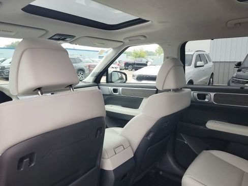 Used 2025 Hyundai Santa Fe Calligraphy AWD/4WD image 17
